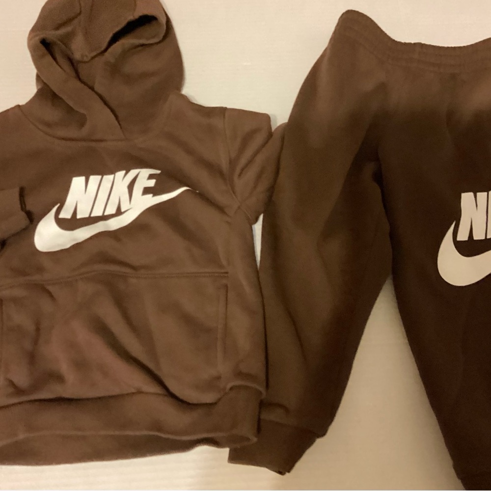 Nike Small 4-5 years Brown Tracksuit with Hoodie - Picture 2 of 5